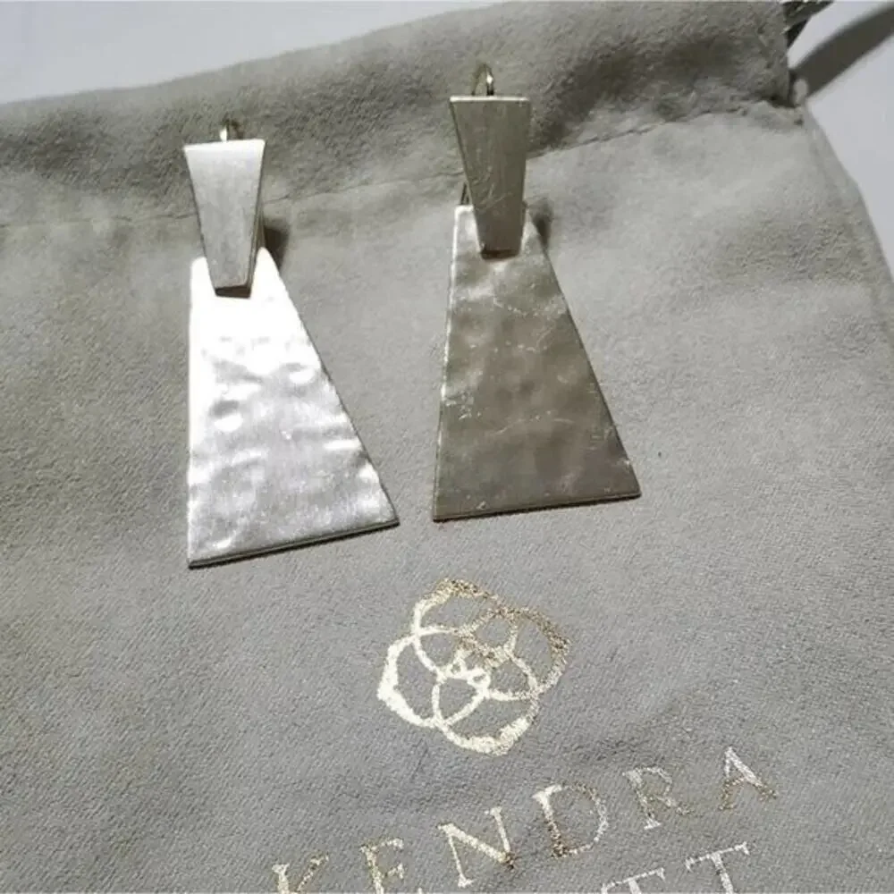 Kendra Scott Keerti Hammered Silver Geometric Trapezoid Dangle Drop Earrings - Picture 4 of 7
